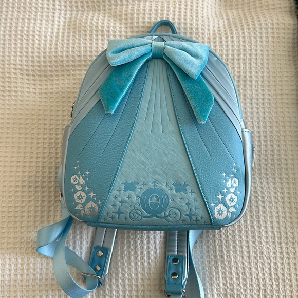 EUC Loungefly Disney Cinderella Blue Bow Dress Mini Backpack💙 - Picture 7 of 12